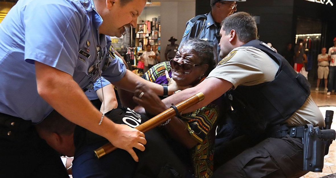 Tell the St. Louis Mayor: Protect protesters. Investigate cops.